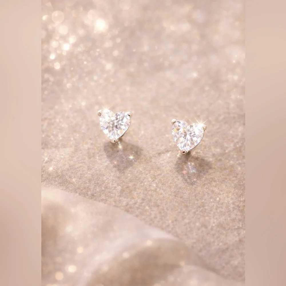 NWOT Heart Cubic Zirconia Stud Earrings 3mm Never Worn, NEW!!